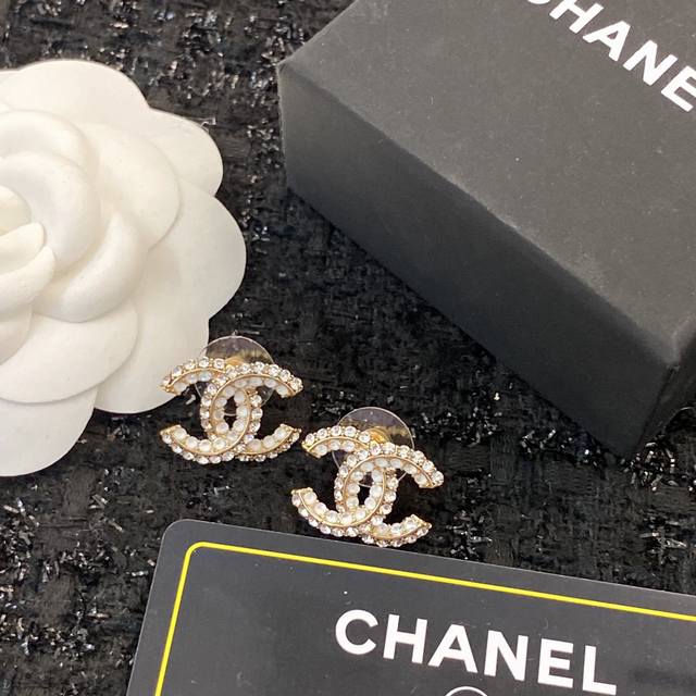 Chanel小香耳钉专柜最新款同步上新走过路过不要错过衬托出你的光彩离女神气质只限一步之遥